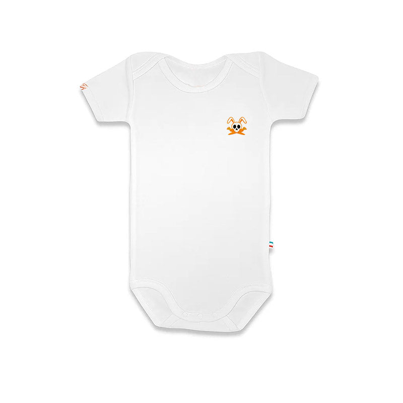 Hvid body i økologisk bomuld med broderet logo på brystet – Papate