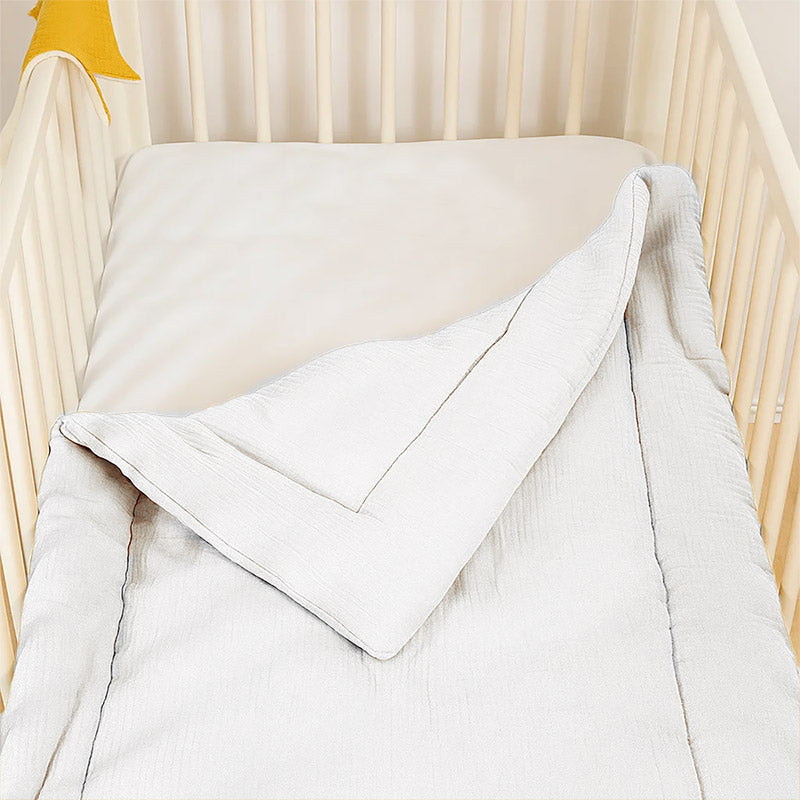 Økologisk quiltet babydyne i hvid bomuld – blød, varm og fremstillet i Frankrig